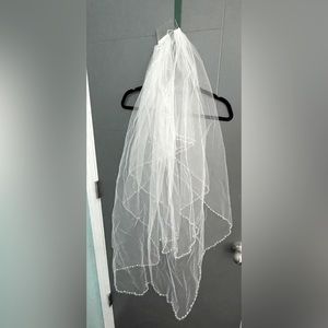 Cascading beaded edge veil